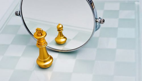 ckupload 2018050121313ی7 chess king imagines self as pawn